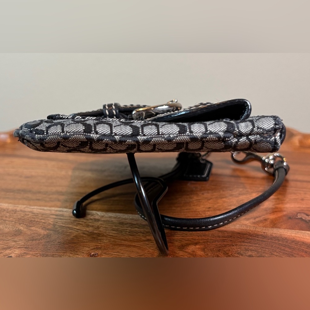 Vintage COACH Signature Soho Black and White Wristlet Clutch EUC - Picture 13 of 16